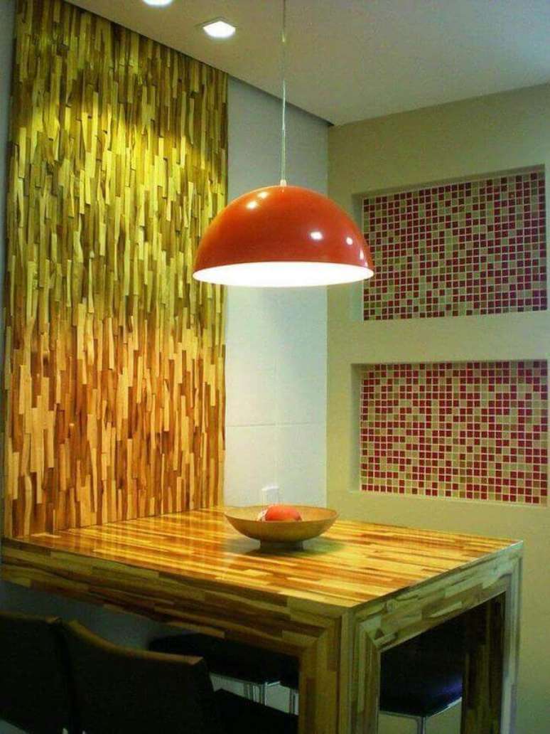 3. Os lustres simples podem tamb&eacute;m ser baratos. Projeto de Danielle Garros