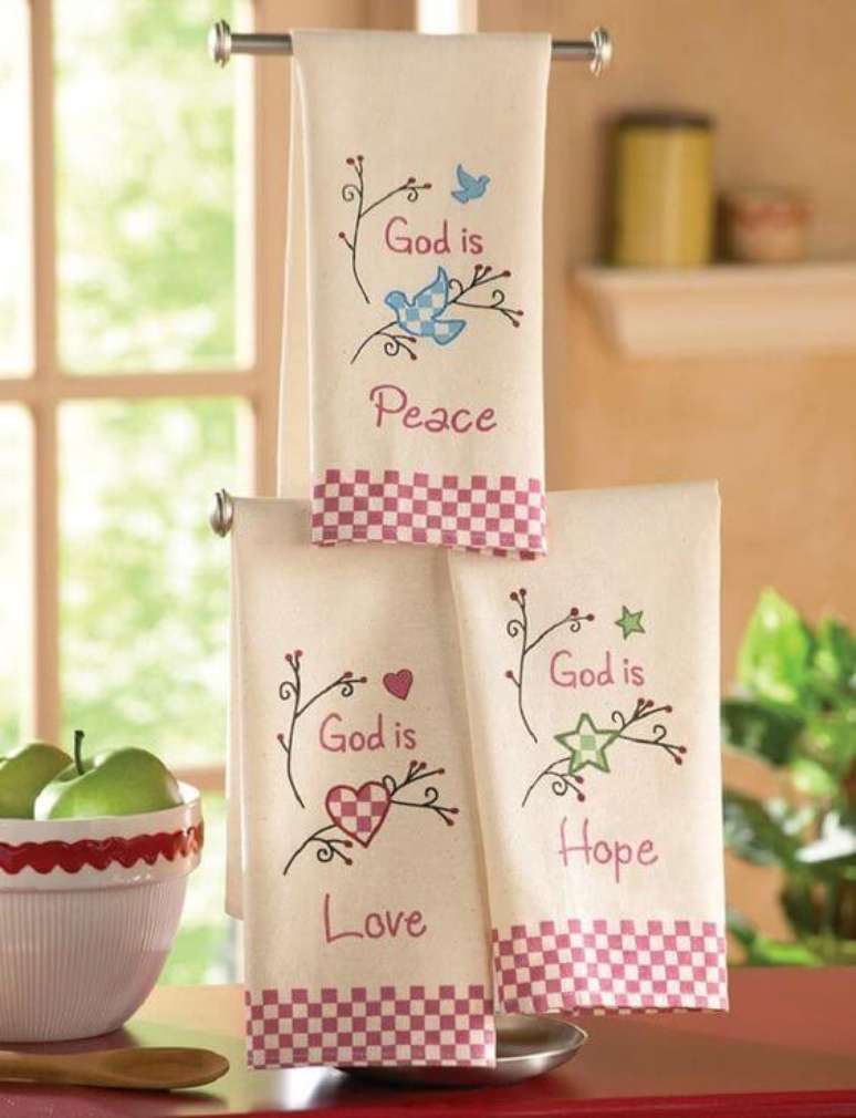 9. Tenha uma grande variedade de pano de prato bordado para manter uma op&ccedil;&atilde;o limpa sempre por perto &ndash; Por: iCasei