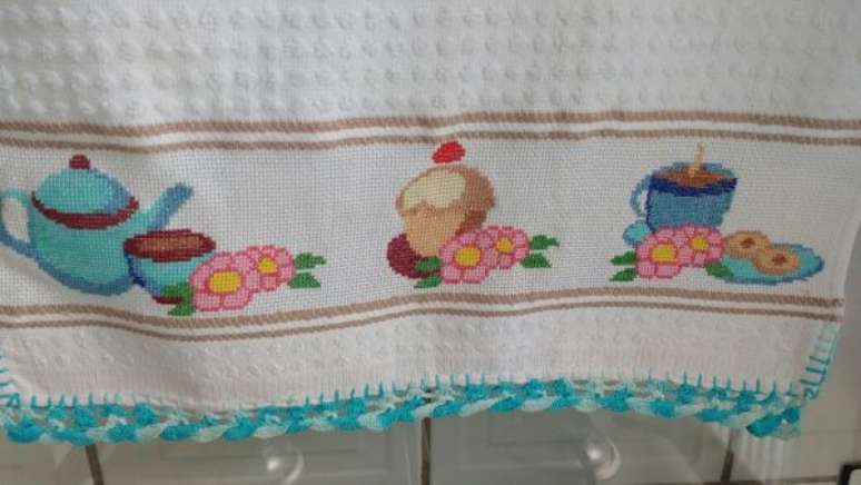 18. Pano de prato bordado com ponto cruz para o caf&eacute; &ndash; Por: Mercado Livre