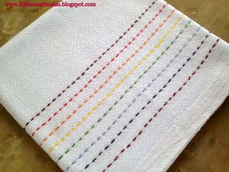 31. Pano de prato bordado em vagonite &ndash; Por: Linhas matizadas