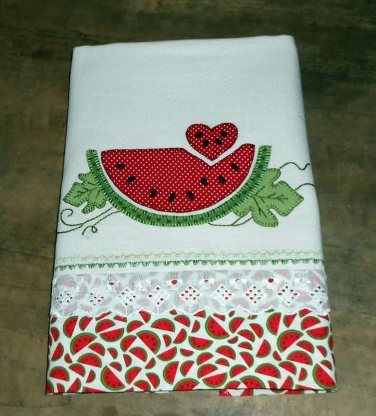 36. Fa&ccedil;a lindos modelos de pano de prato bordado com a t&eacute;cnica do patchwork &ndash; Por: Pinterest