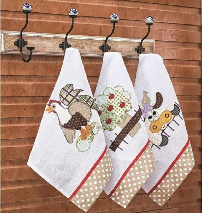 37. Use o pano de prato bordado para decorar sua cozinha com muito estilo &ndash; Por: Mixlar