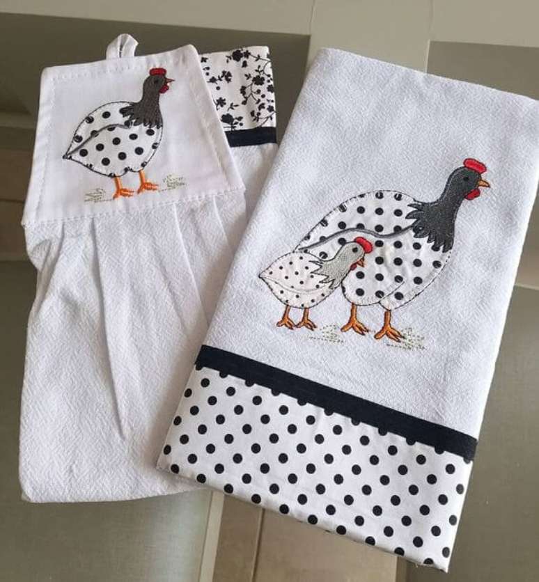 72. Pano de prato bordado com galinhas, combinando com o puxa saco &ndash; Por: Pinterest