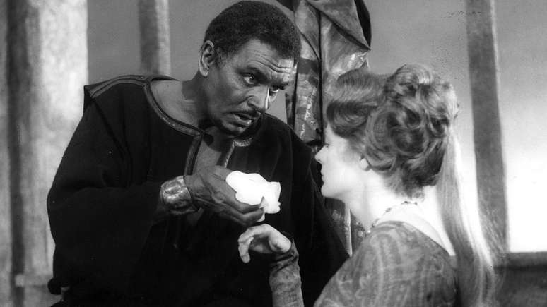 Um dos atores britânicos mais famosos, Laurence Olivier, usou 'blackface' para interpretar Otelo, de Shakespeare, em 1965