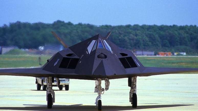 O caça F-117 Stealth fez seu voo inaugural na Área 51 em 1981