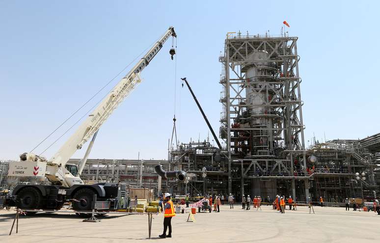 Trabalhadores reparam instalação da Aramco após ataque em Khurais
20/09/2019
REUTERS/Hamad l Mohammed