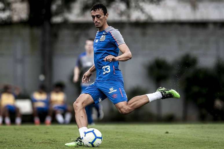 Pituca treina como titular na véspera de Santos x Grêmio (Ivan Storti)