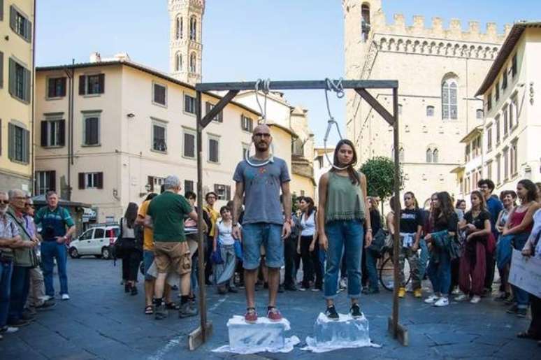 Jovens italianos protestam pelo clima em Florença, na Toscana