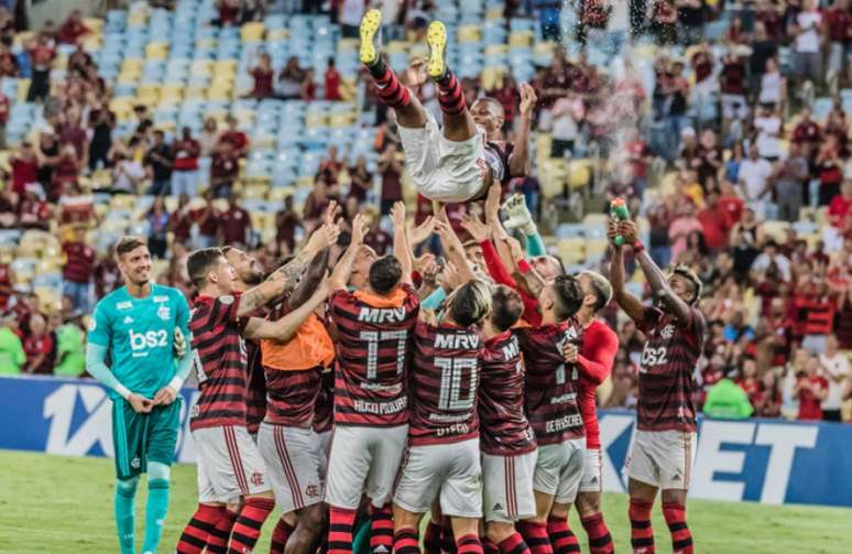 O último jogo entre Flamengo e Cruzeiro foi marcado por vitória rubro-negra por 3 a 1, no Maracanã, na estreia do Brasileirão deste ano, e pela despedida de Juan (Foto: Magalhaes Jr/Photopress)