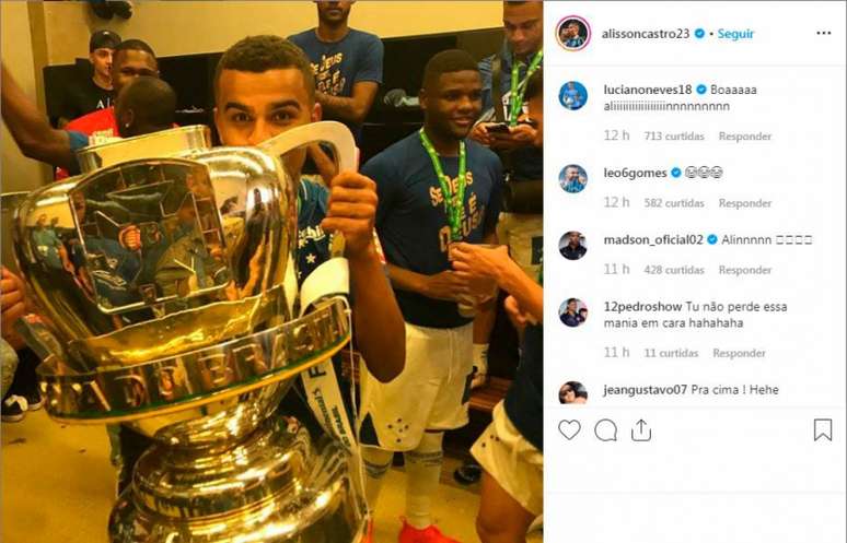 Alisson foi campeão da Copa do Brasil pelo Cruzeiro e relembrou conquista para ironizar a derrota do rival Internacional (Foto: Divulgação/Instagram)