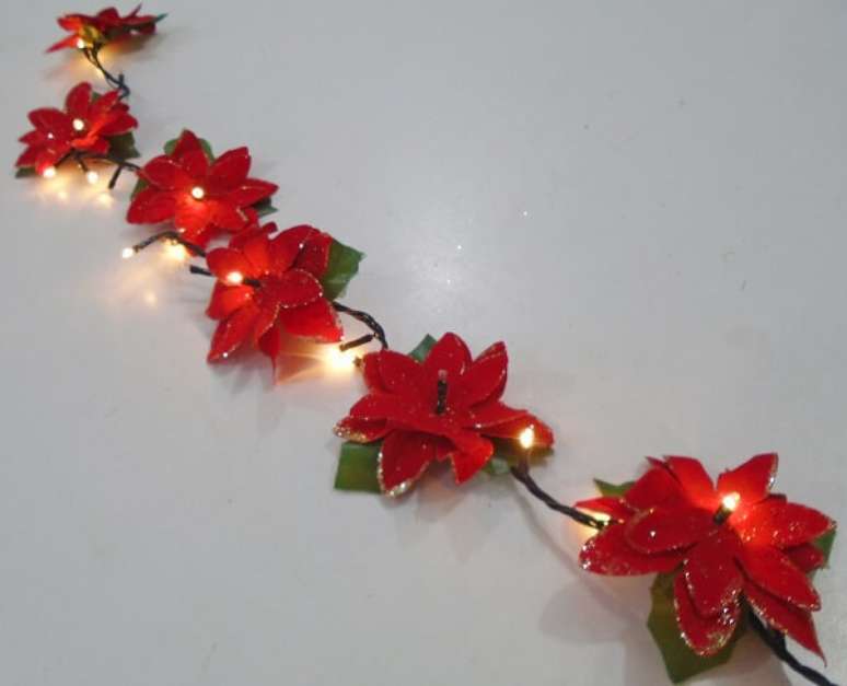 46- Flor de natal recebe ilumina&ccedil;&atilde;o especial. Fonte: Pinterest