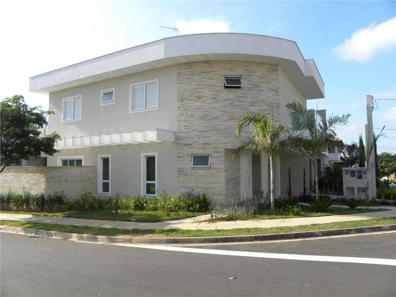 36. A casa inteira pode contar com as esquadrias de alum&iacute;nio. Foto: Revista Viva Decora.