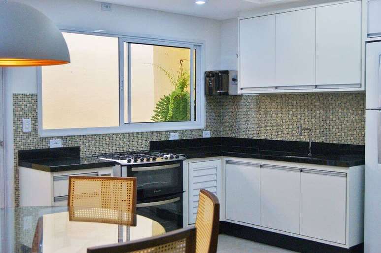 3. A popularidade das esquadrias de alum&iacute;nio &eacute; muito grande. Projeto de Priscilla Fernandes Arquitetura