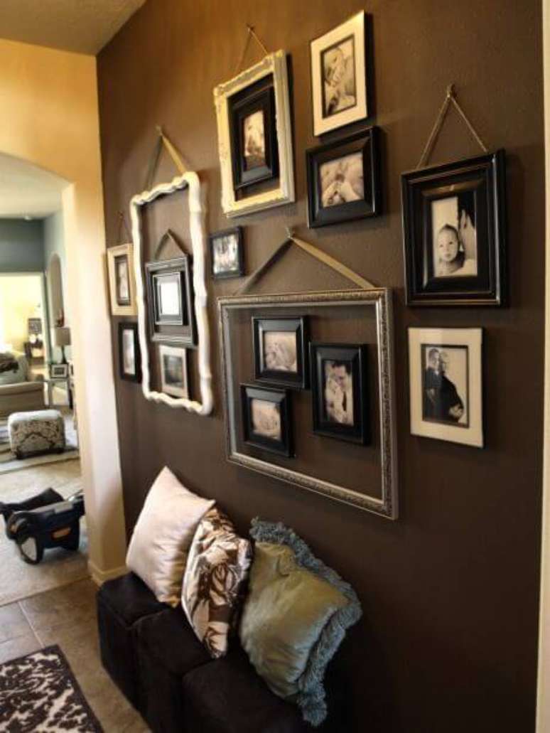 17. Use o painel de fotos com diferentes molduras para deixar a parede mais criativa – Por: Pra quem tem estilo