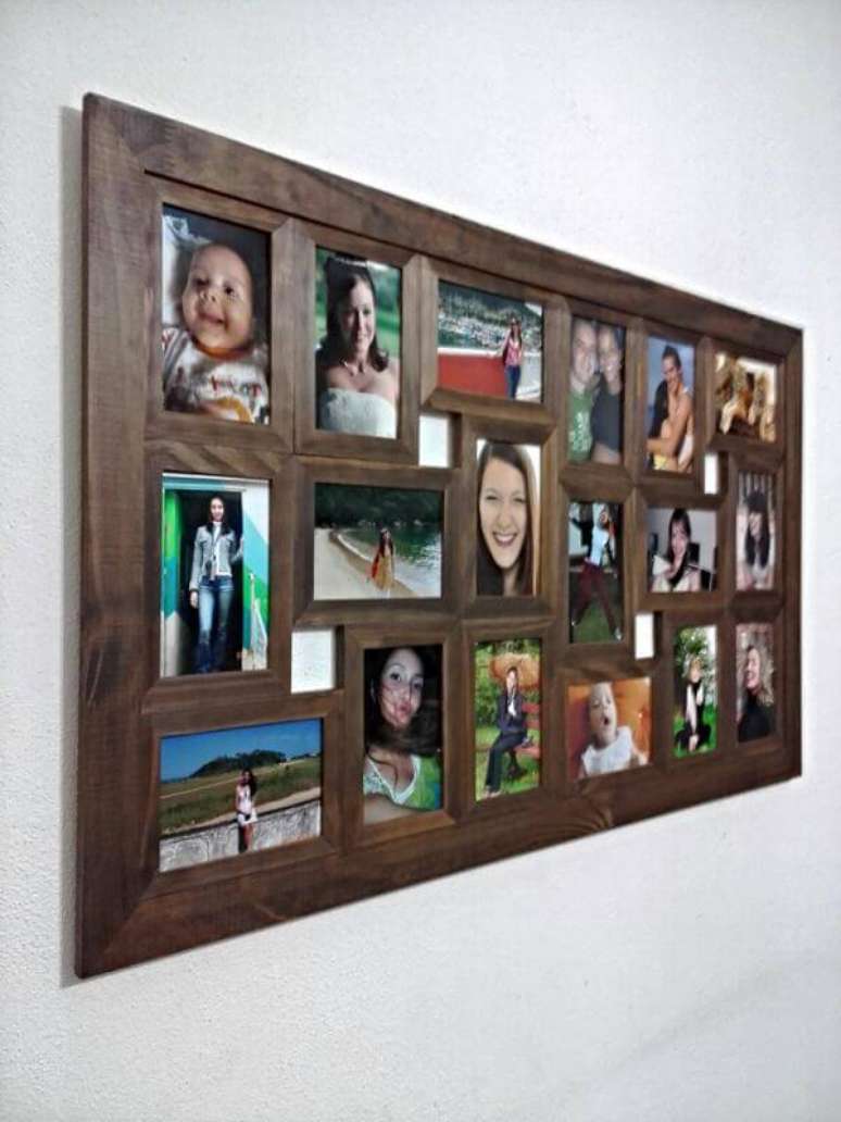 7. Painel de fotos de madeira para usar na sala de estar com fotos da fam&iacute;lia &ndash; Por: Elo7