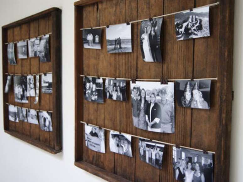 28. O painel de fotos de madeira com fotos em preto e branco é a opção ideal para sua casa – Por: Photoart