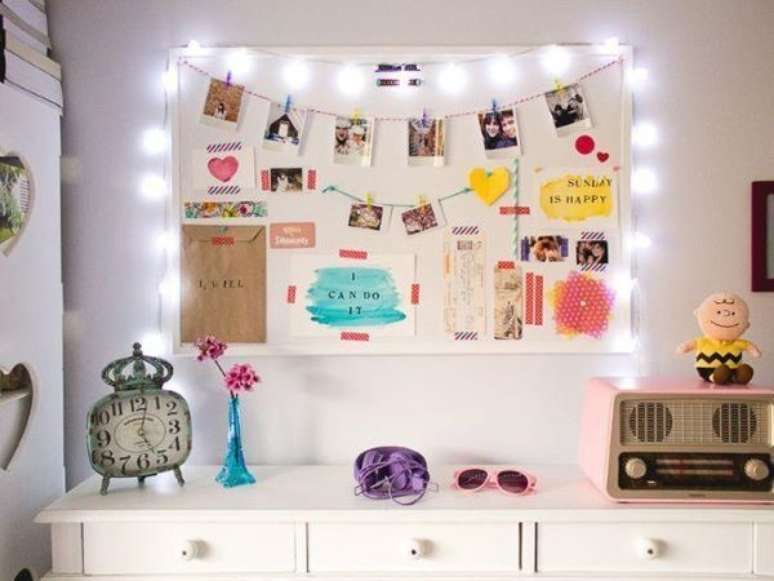 3. Painel de fotos para quarto com im&atilde; &eacute; pratico para prender diferentes tipos de fotos e inspira&ccedil;&otilde;es &ndash; Por: Tua Casa