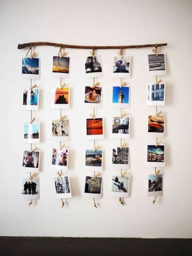 55. O painel de fotos com polaroids é lindo para a decorar sua sala – Por: Revista VD