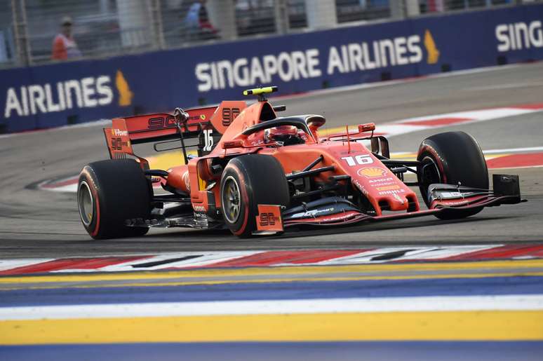Leclerc é o mais rápido no último treino em Singapura; Hamilton em segundo
