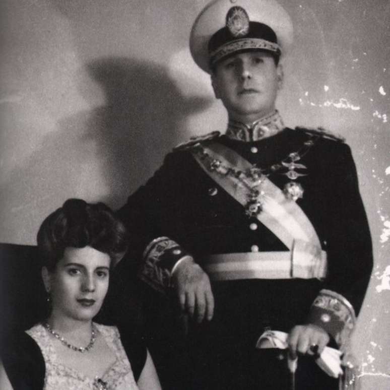 Retrato oficial de Perón e Evita quando ele entrou no governo, em 1946