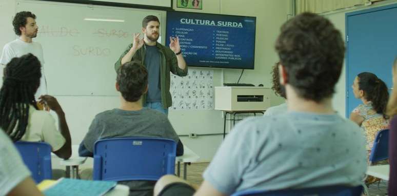 Série em Libras e português, 'Crisálida' vai mostrar os desafios de jovens surdos em uma sociedade predominantemente ouvinte.