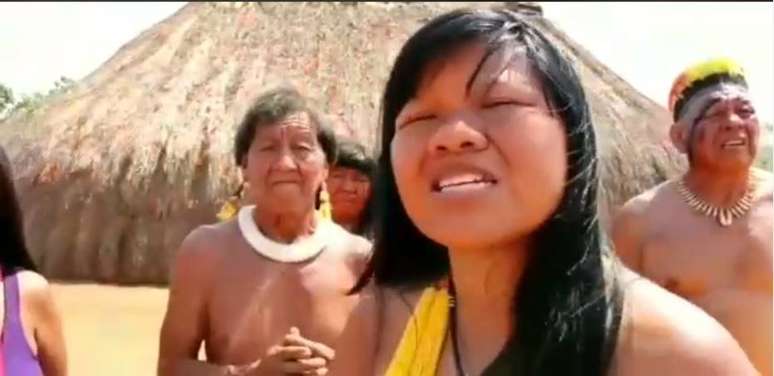 A indígena Ysani Kalapalo gravou vídeo defendendo que queimadas eram "fake news" contra governo. Gravação foi compartilhada por Bolsonaro.
