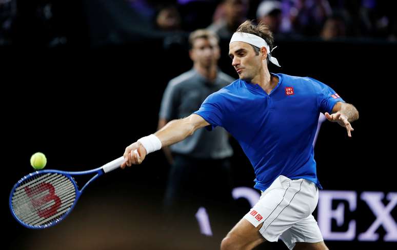 O tenista suíço Roger Federer em partida da Laver Cup, na Suíça, na qual venceu Nick Kyrgios. 21/9/2019  REUTERS/Pierre Albouy 