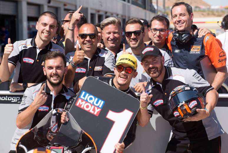 Aron Canet faz a pole da Moto3 em Aragão