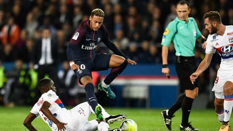Lyon precisa vencer para se manter entre os primeiros colocados do francês (Foto: AFP)