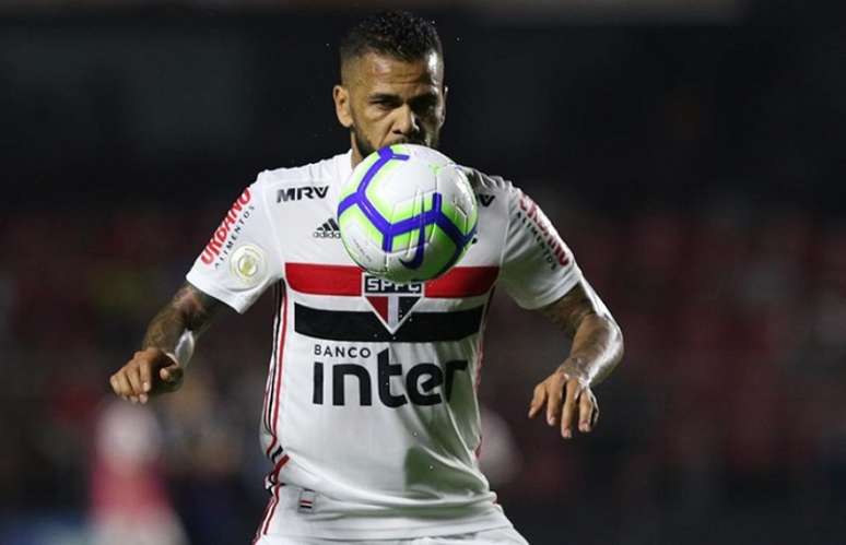 Daniel Alves voltará a jogar pelo meio em busca de voltar a vencer pelo São Paulo (Foto: Rubens Chiri/saopaulofc.net)