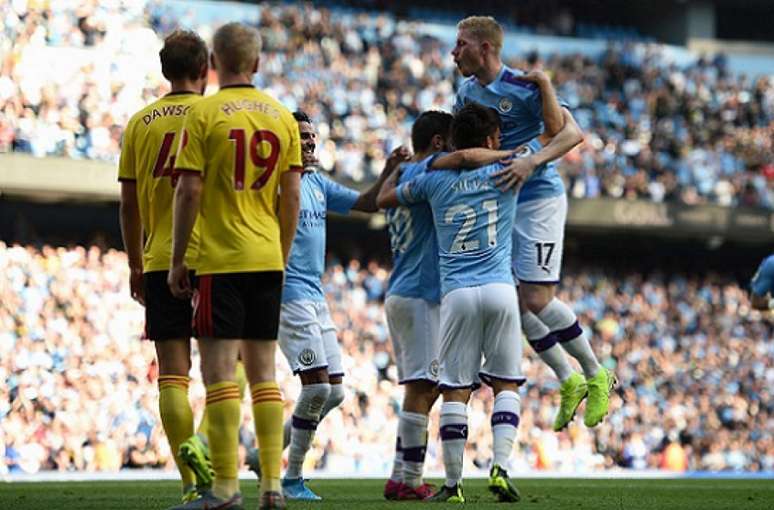 Citizens passearam no Etihad Stadium (Foto: AFP)