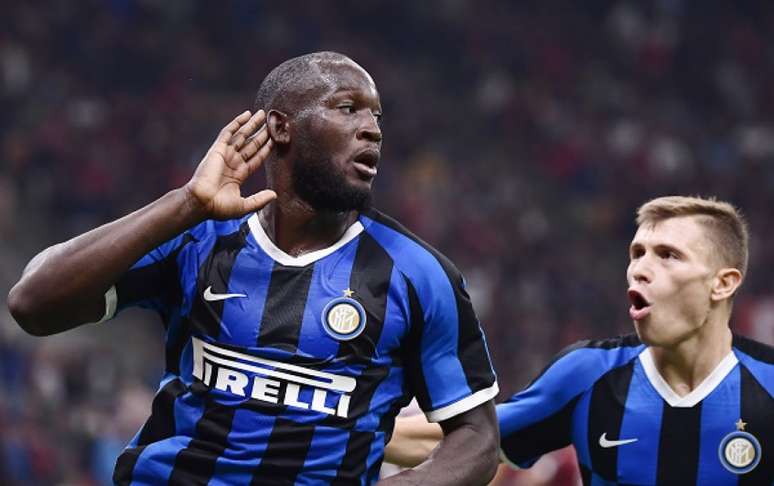 Lukaku fechou o placar na vitória da Inter no clássico (Foto: Marco Bertorello / AFP)