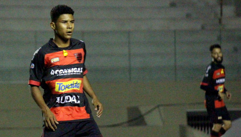 Kauã é o jogador mais jovem a estrear pelo Campeonato Brasileiro (Foto: Reprodução/Oeste)
