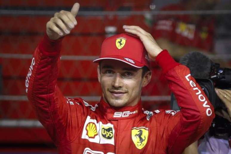 Leclerc supera Hamilton e garante pole position em Singapura