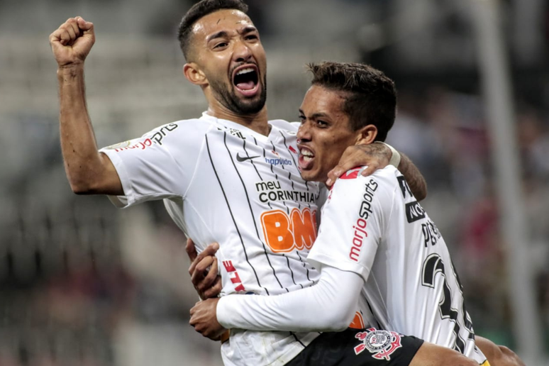 Pedrinho e Clayson comemoram gol da vitória corintiana (Foto: Rodrigo Coca/Agência Corinthians)