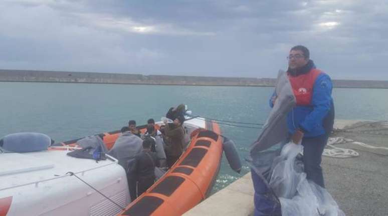 Itália resgata 58 migrantes e autoriza desembarque
