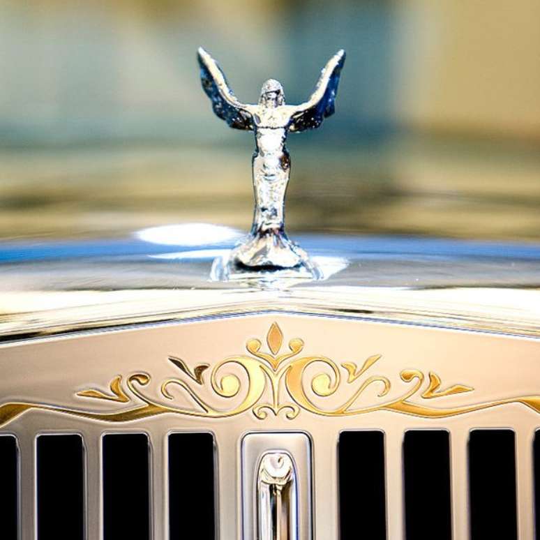 O 'espírito de êxtase' da Rolls Royce, como o de outros carros de luxo, nasceu como uma tampa do radiador
