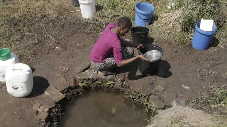 Área de seca no Zimbábue; ONU estima que 40% da produção de grãos e 45% do Produto Interno Bruto global estarão comprometidos em 2050 se a degradação do ambiente e os recursos hídricos continuarem nas taxas atuais