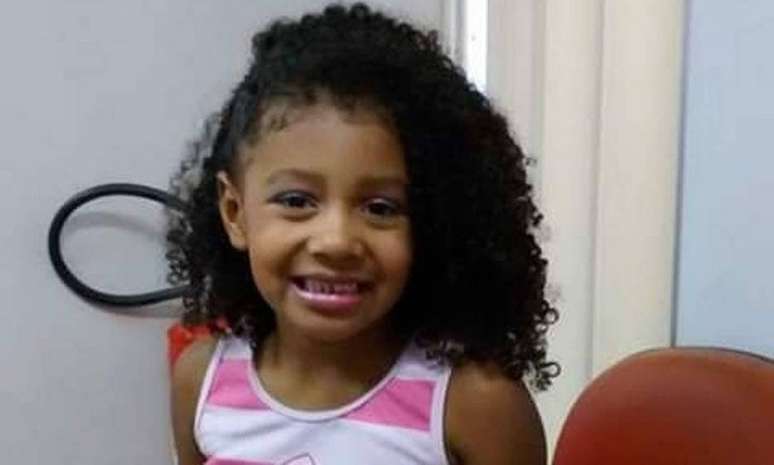 Agatha Vitória Sales Félix, de 8 anos, morreu após ser baleada no Complexo do Alemão, na Zona Norte do Rio de Janeiro; velório será às 16h deste domingo