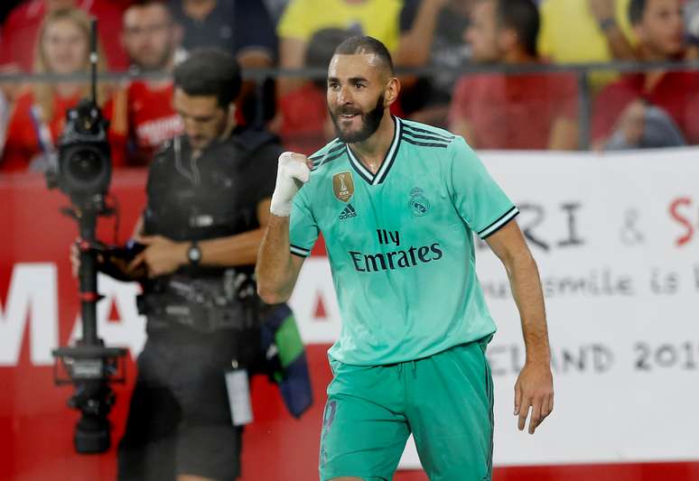 Karim Benzema comemora gol do Real Madrid