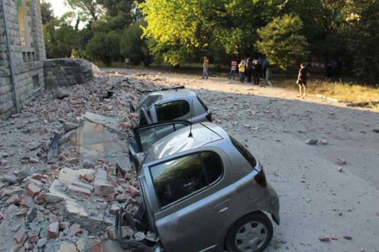 Terremoto mais forte em 30 anos fere mais de 100 na Albânia
