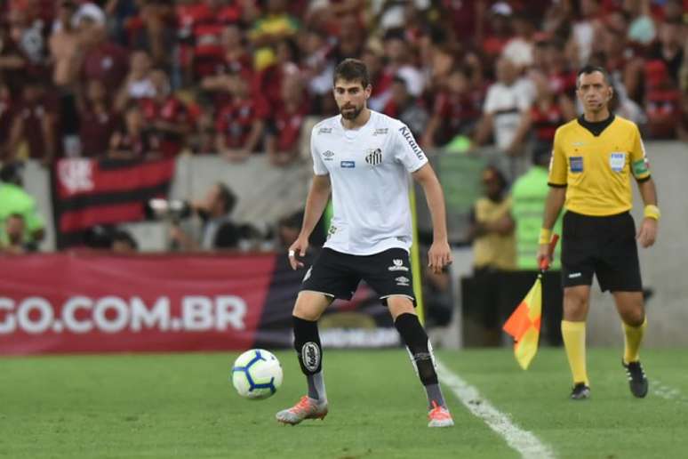 Zagueiro foi dos jogadores a marcar pelo Santos no jogo-treino (Foto: Ivan Storti)