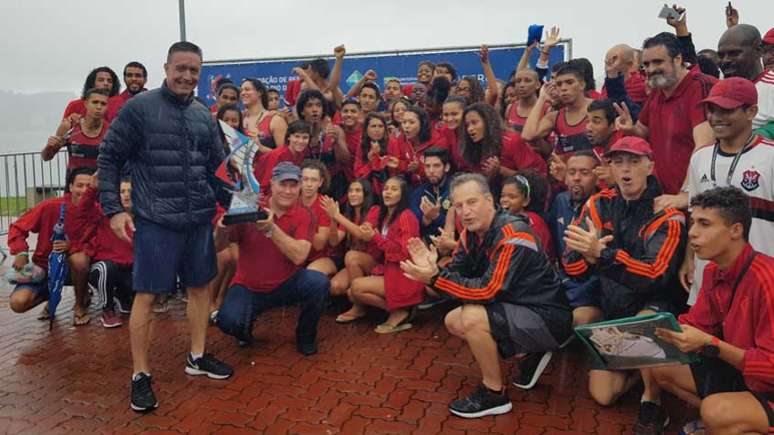 Flamengo comemora a conquista da quarta etapa do Campeonato Carioca (Foto: Divulgação)