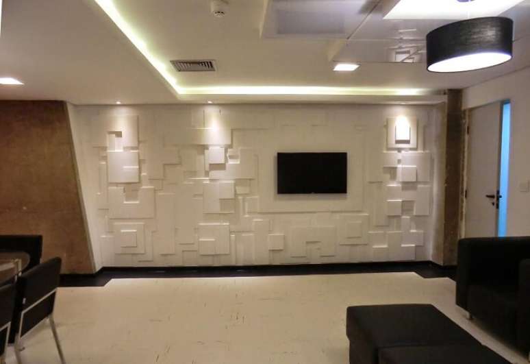 53. Parede com placa de gesso 3D feita com desenhos irregulares. Fonte: Pinterest
