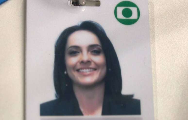 Crachá de Izabella Camargo na Globo.