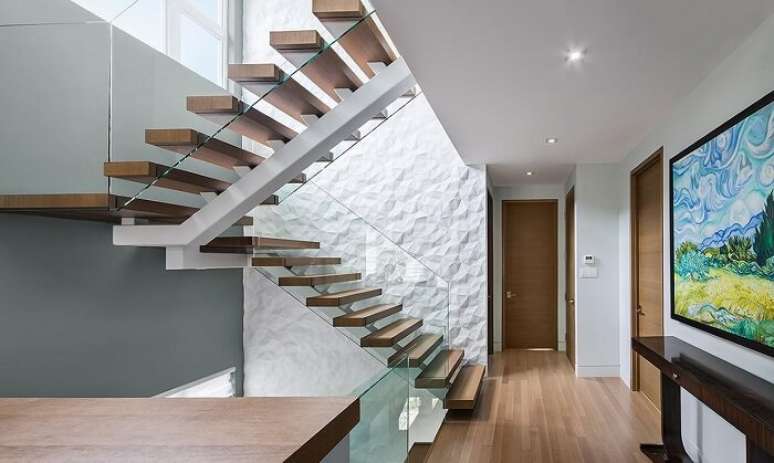 12. Acabamento com textura para a área das escadas. Fonte: Pinterest
