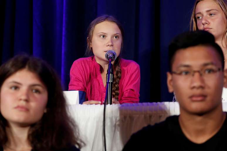 Ativista sueca Greta Thunberg fala ao lado de jovens de outros 12 países em apresentação de queixa ao Comitê dos Direitos da Criança da ONU, em Nova York 
23/09/2019
REUTERS/Shannon Stapleton