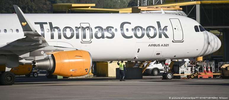 Falência da Thomas Cook deixa aviões no chão e 600 mil turistas sem saber como voltar para casa