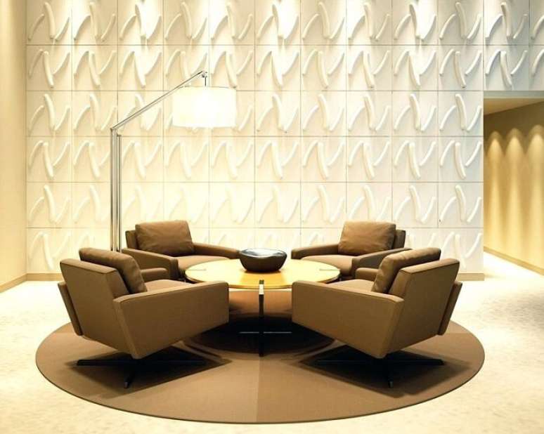73. Sala de estar com parede revestida com placa de gesso 3D. Fonte: Pinterest