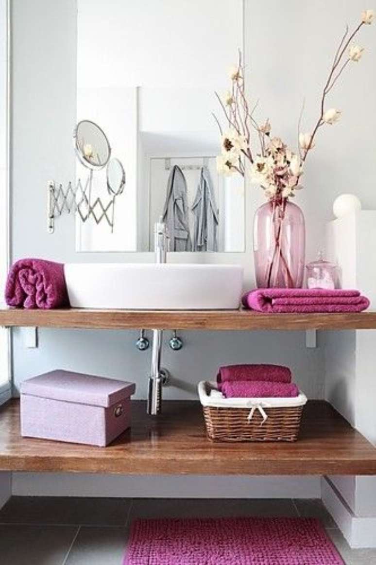 13. Detalhes do banheiro na cor fúcsia – Por: Pinterest